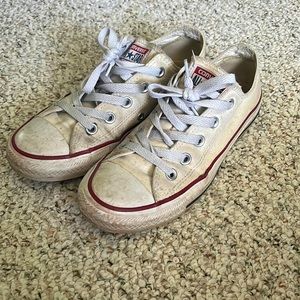 Low top white classic converse